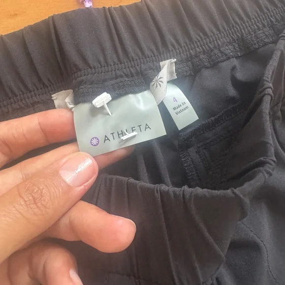 Athleta Aspire Cinch Leg Ankle Pant in Flint
Gray- 4 - Picture 5 of 7